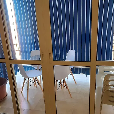 Apartamento Con Terraza Y Vistas Al Mar